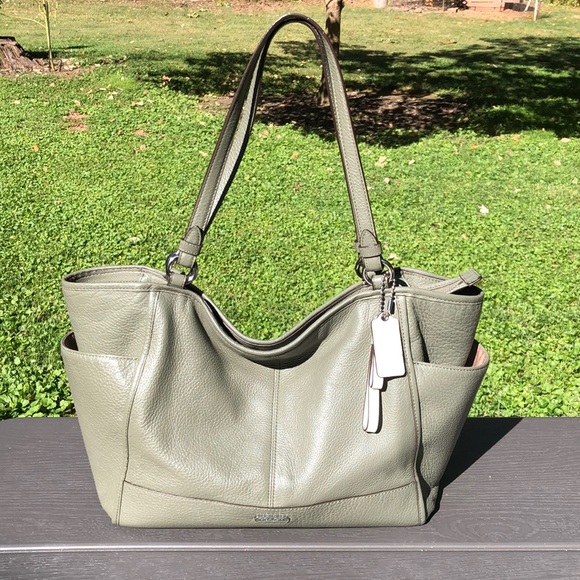 Coach Handbags - Coach shoulder bag